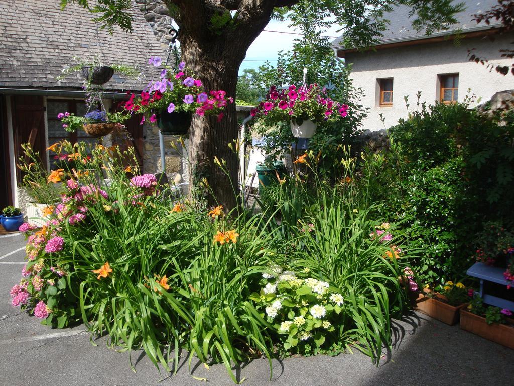 Hôtel Les Rochers Saint-Savin (Hautes-Pyrenees) Exterior foto